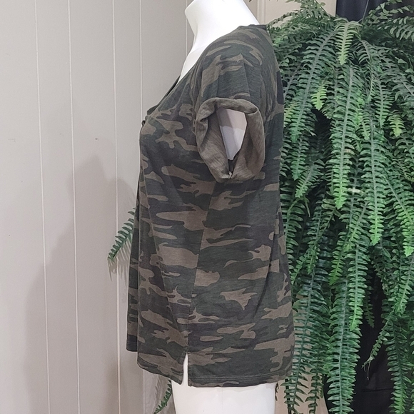 Sanctuary Green Camo Print Short Sleeve T-Shirt Women's Size Small S - Picture 5 of 9